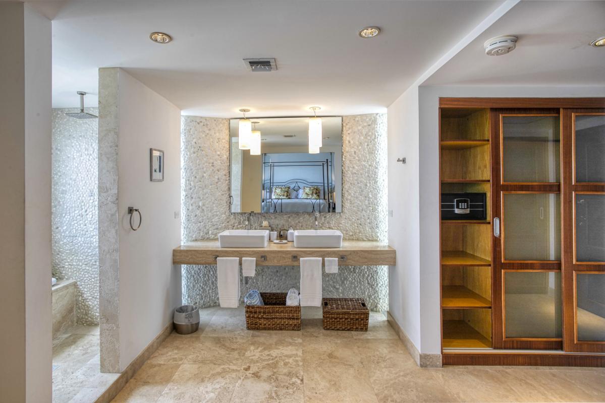 32_EtoiledeMer-Bathroom2_ villa 4 chambres piscine vue mer Cupecoy Saint Martin